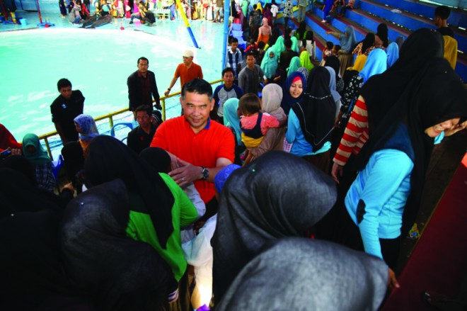 Walikota bersama anak yatim piatu